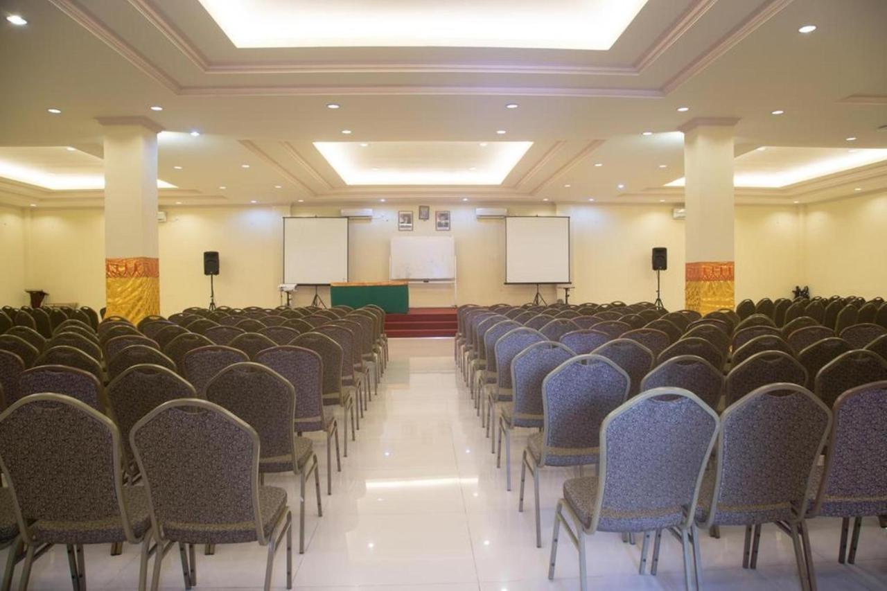 Hotel Oranjje Denpasar Zewnętrze zdjęcie
